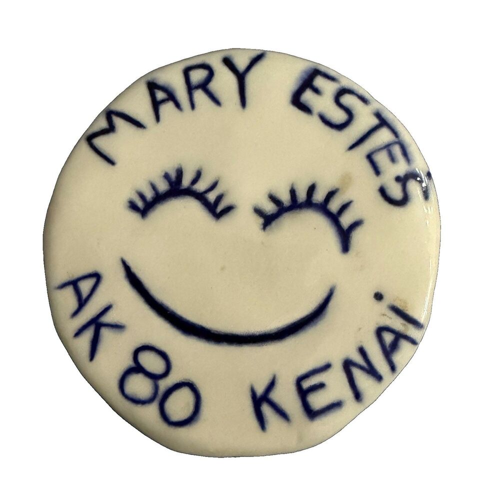 Vtg Hand Painted Mary Estes Kenai Alaska AK 80 Smile Face Ceramic Brooch Pin